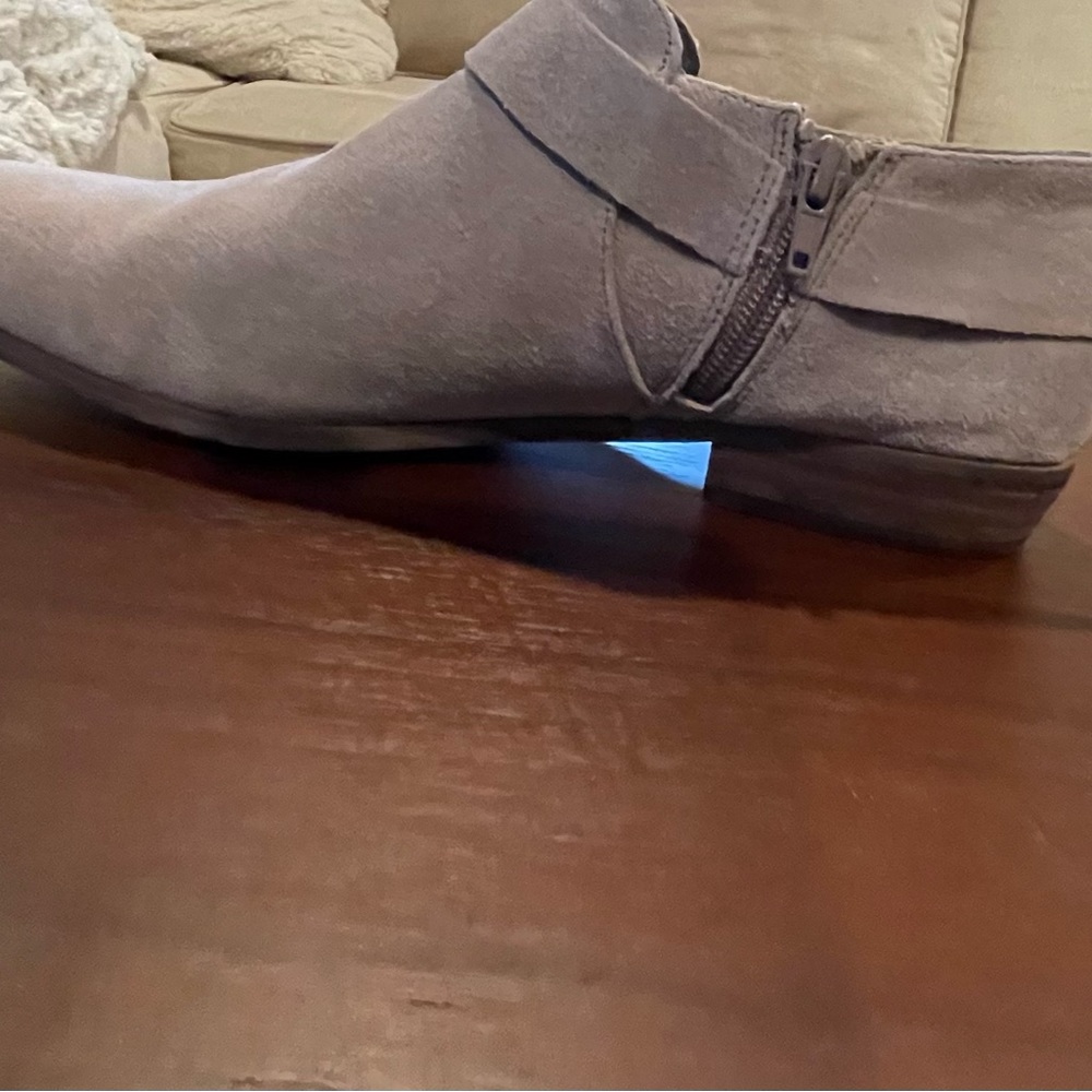 Fergie Bootie 8.5 - Picture 4 of 9